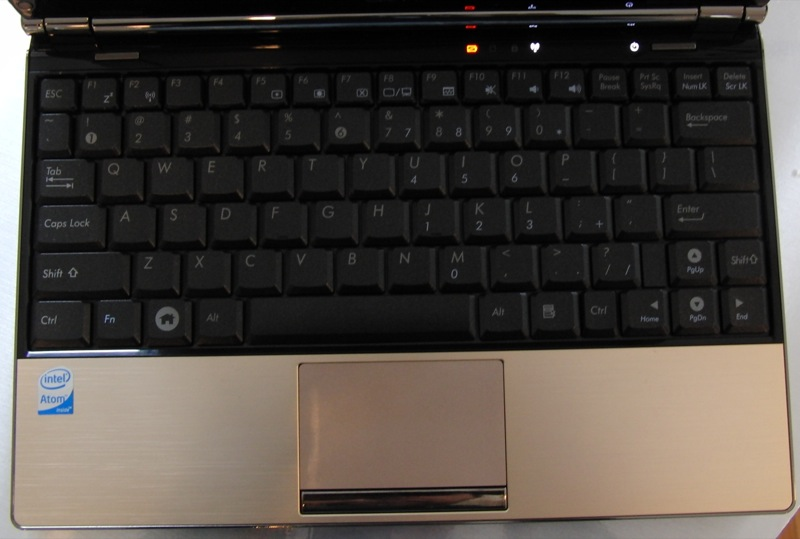 Illustration for article titled Hands On Asus Eee S101, Just as Slim and Air-y in Person